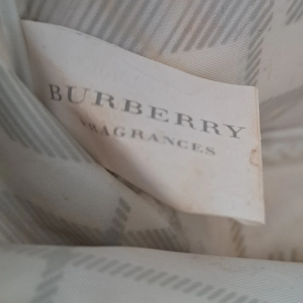Burberry Parfum The Beat White Patent Cosmetic Makeup Beauty Travel Pouch Bag